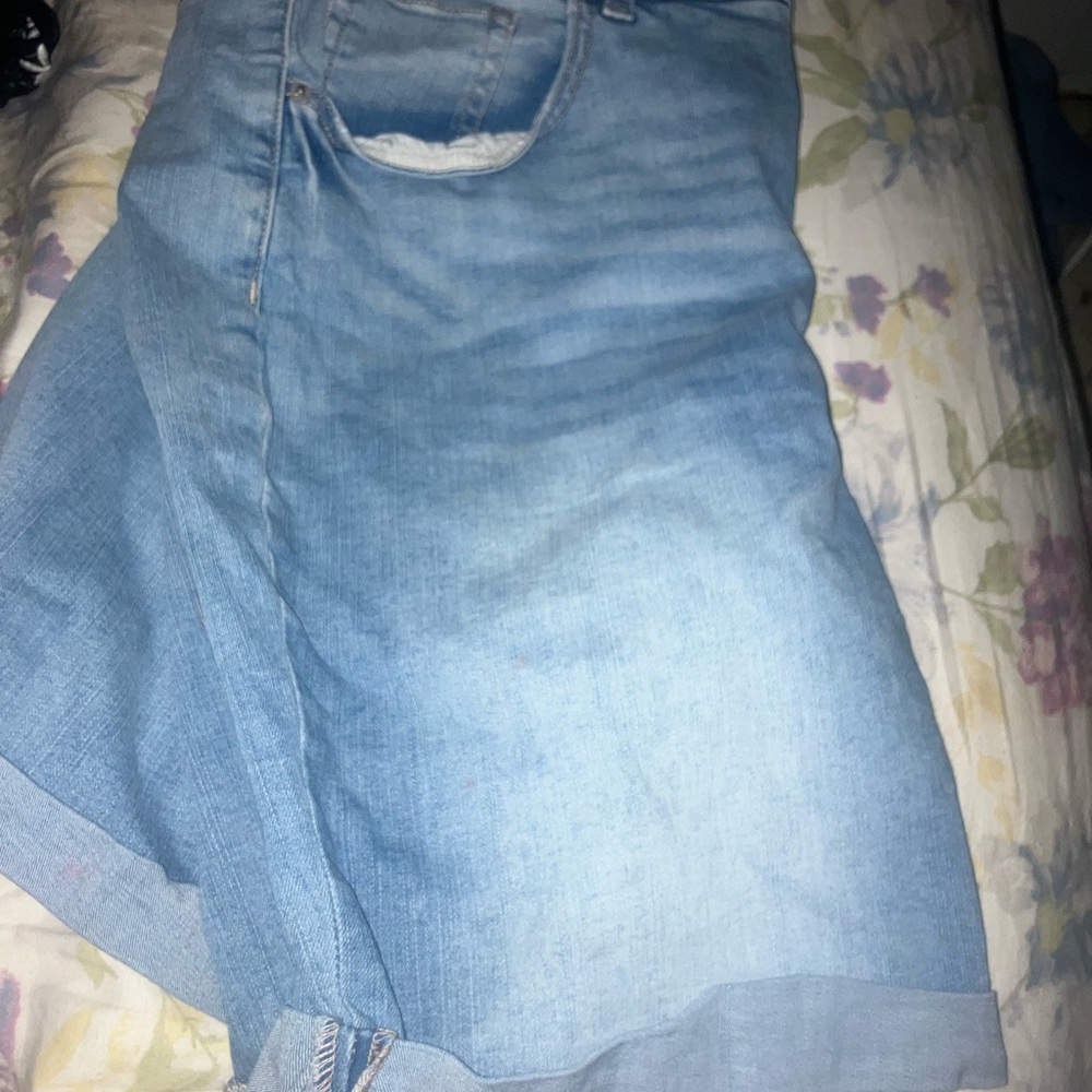 Yall for sell 5 bucks a piece